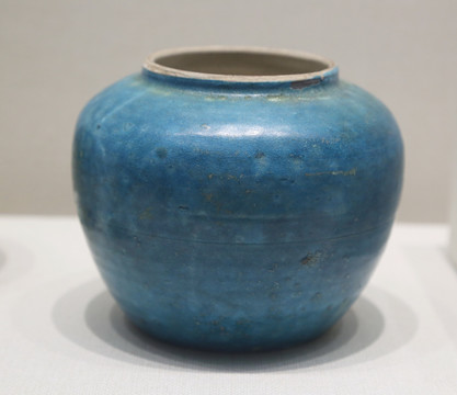 明代的孔雀蓝釉瓷罐
