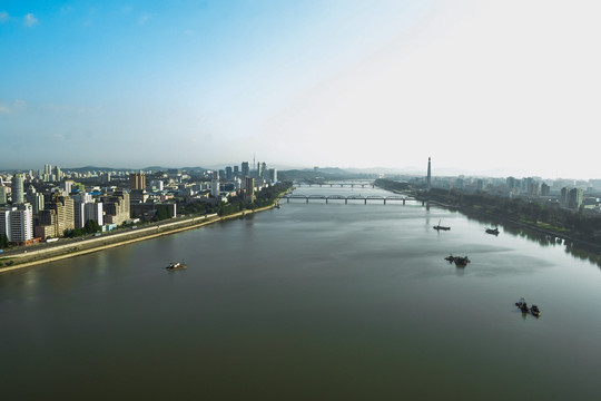 朝鲜平壤城市大同江景色