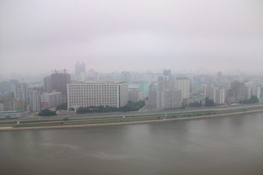 清晨的朝鲜平壤城市天际线