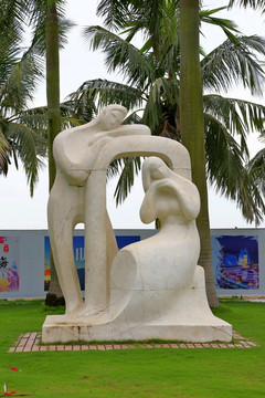 情侣 雕像