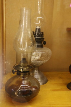 老式玻玻璃煤油灯