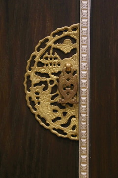 半扇铜雕家具锁具背景