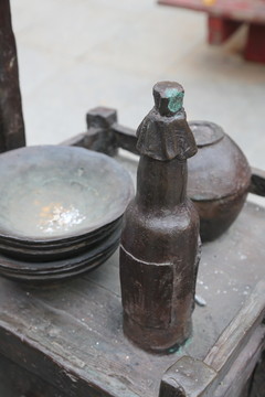 铜雕酱酱油瓶和碗