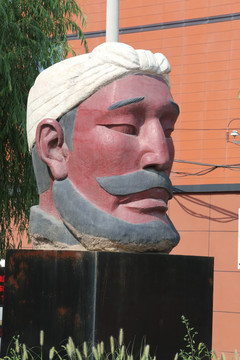 陕北农民扎头巾雕像