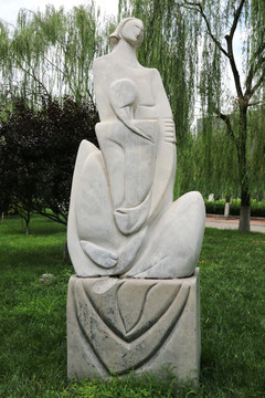 巴基斯坦石雕雕拥抱的人体