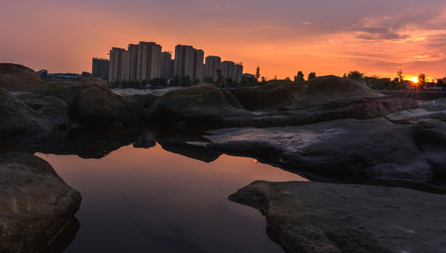 河边晚霞夜景