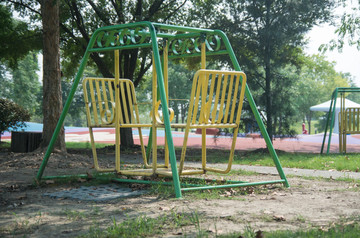 公园摇摇椅
