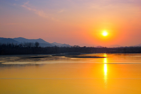 黄昏湖景