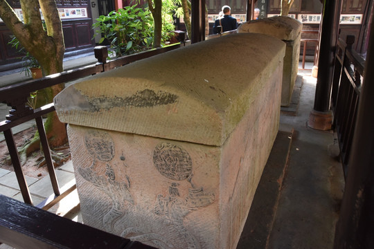 崖墓石棺