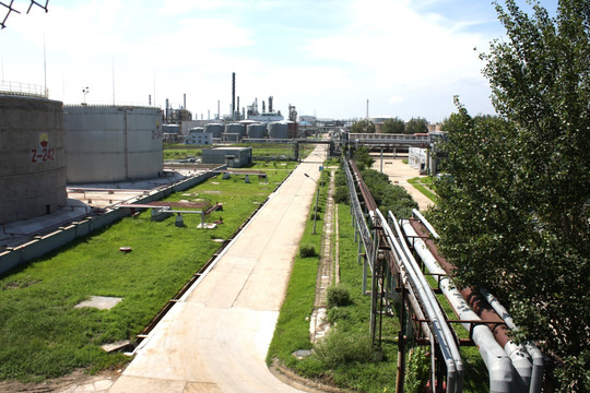 炼油厂管道