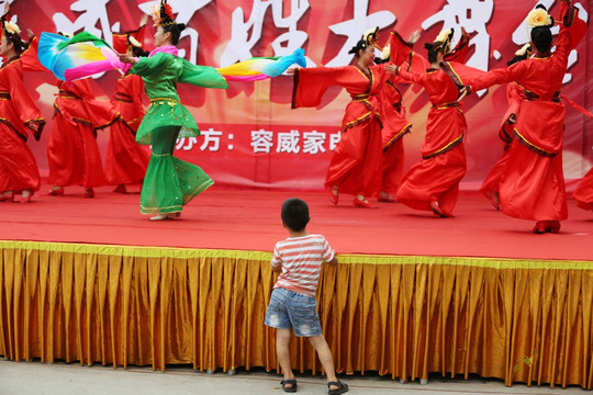 广场舞表演