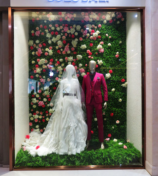 婚礼服装专卖店橱窗设计