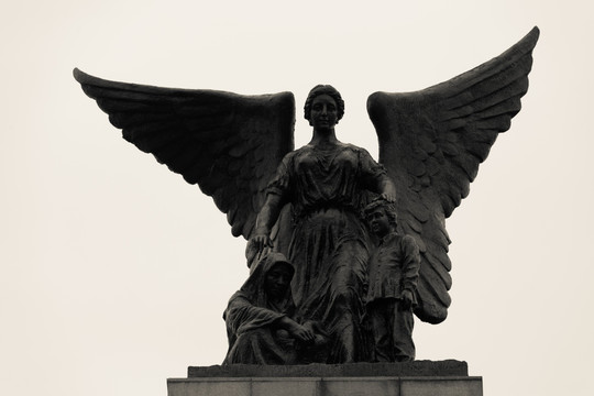 纪念碑天使雕塑
