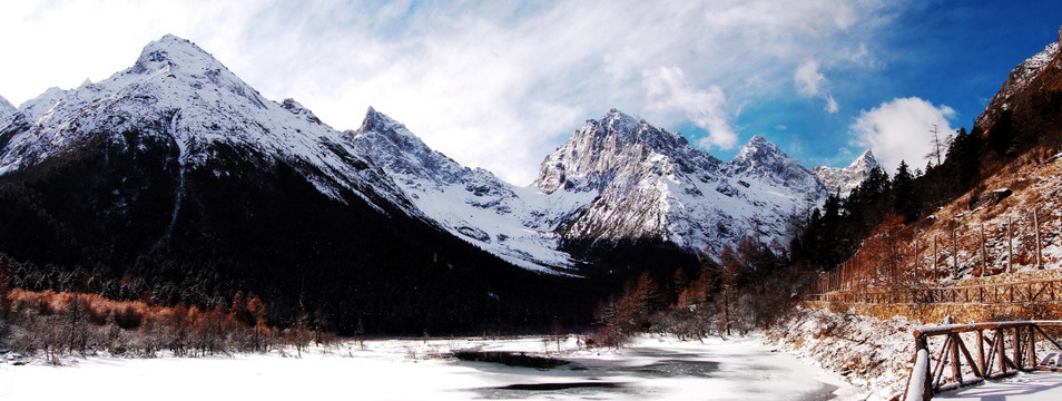 毕棚沟雪山