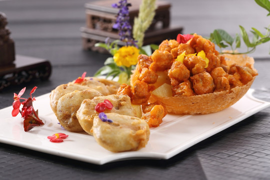 香煎藕饼拼鸡脆骨
