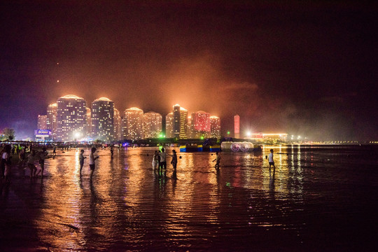 城市夜景倒影
