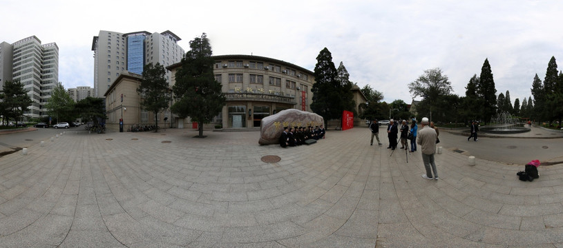 中央民族大学毕业合影全景