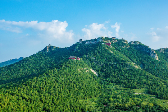 青山 蓝天 白云