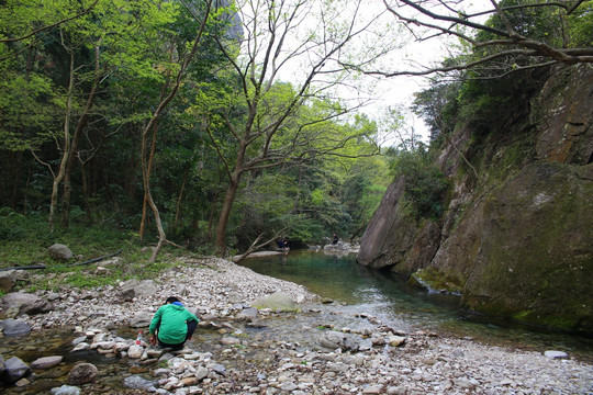 山溪流水