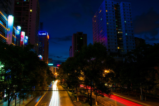 街道夜景