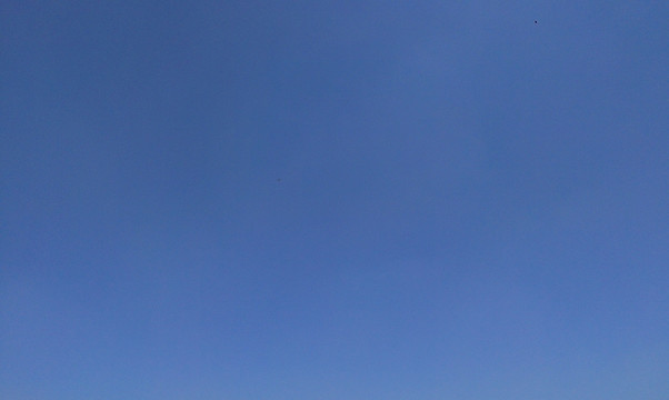湛蓝天空