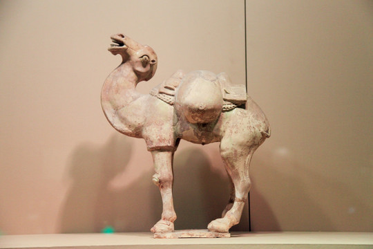 彩绘釉陶载物俑 骆驼俑