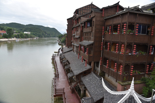 水上楼阁