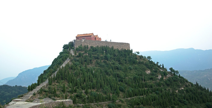 山顶上的石佛寺