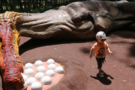 恐龙 与小孩