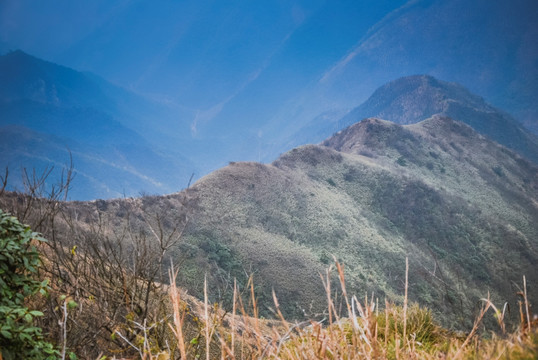 山岭秋色