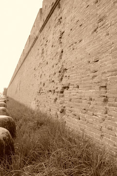 弹坑城墙