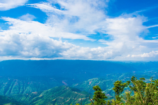 崇山峻岭