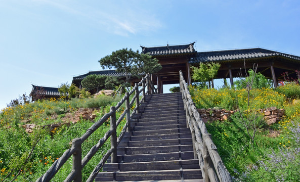 登山台阶和山顶长廊