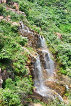 山泉瀑布风景