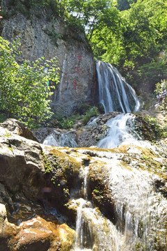 重渡沟泄愤崖瀑布景点