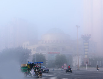 浓雾中的城市