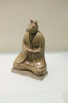 唐代青瓷十二生肖鼠俑