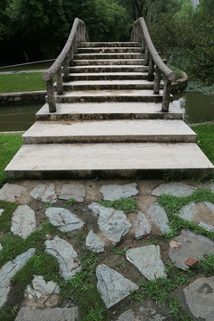 仿木扶扶手的石拱拱桥台阶