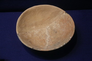随州出土的红陶陶钵
