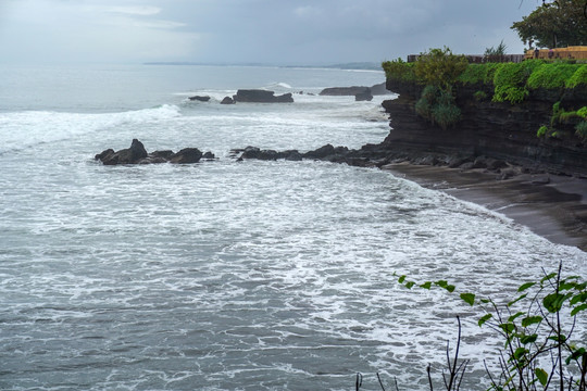 巴厘岛海浪海滩礁石
