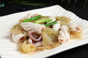 酸菜炒鲜鱿