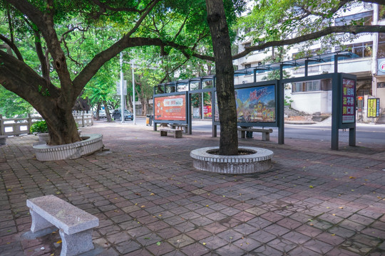 惠州南湖边的公交站