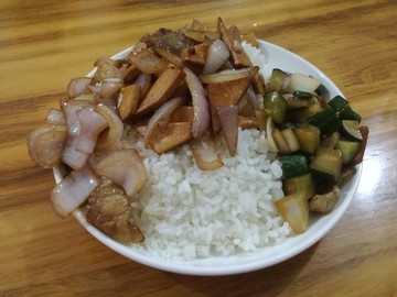 洋葱香干盖饭