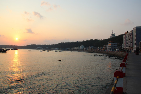 夕阳下的涠洲岛
