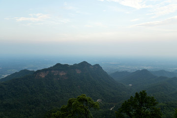 青城山水墨山水画