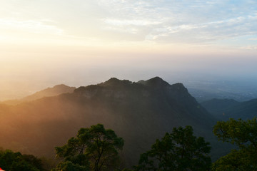 青城山日出