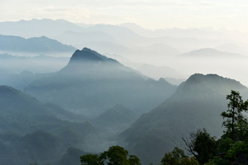 水墨山水画