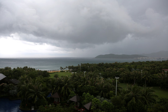 雨中海棠湾 三亚