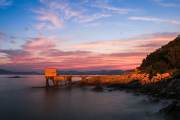 夏季海边天空的美丽晚霞