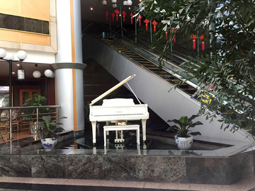 酒店 大堂钢琴